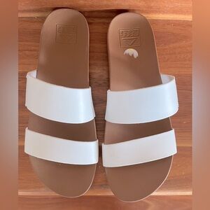 Reef sandals like new